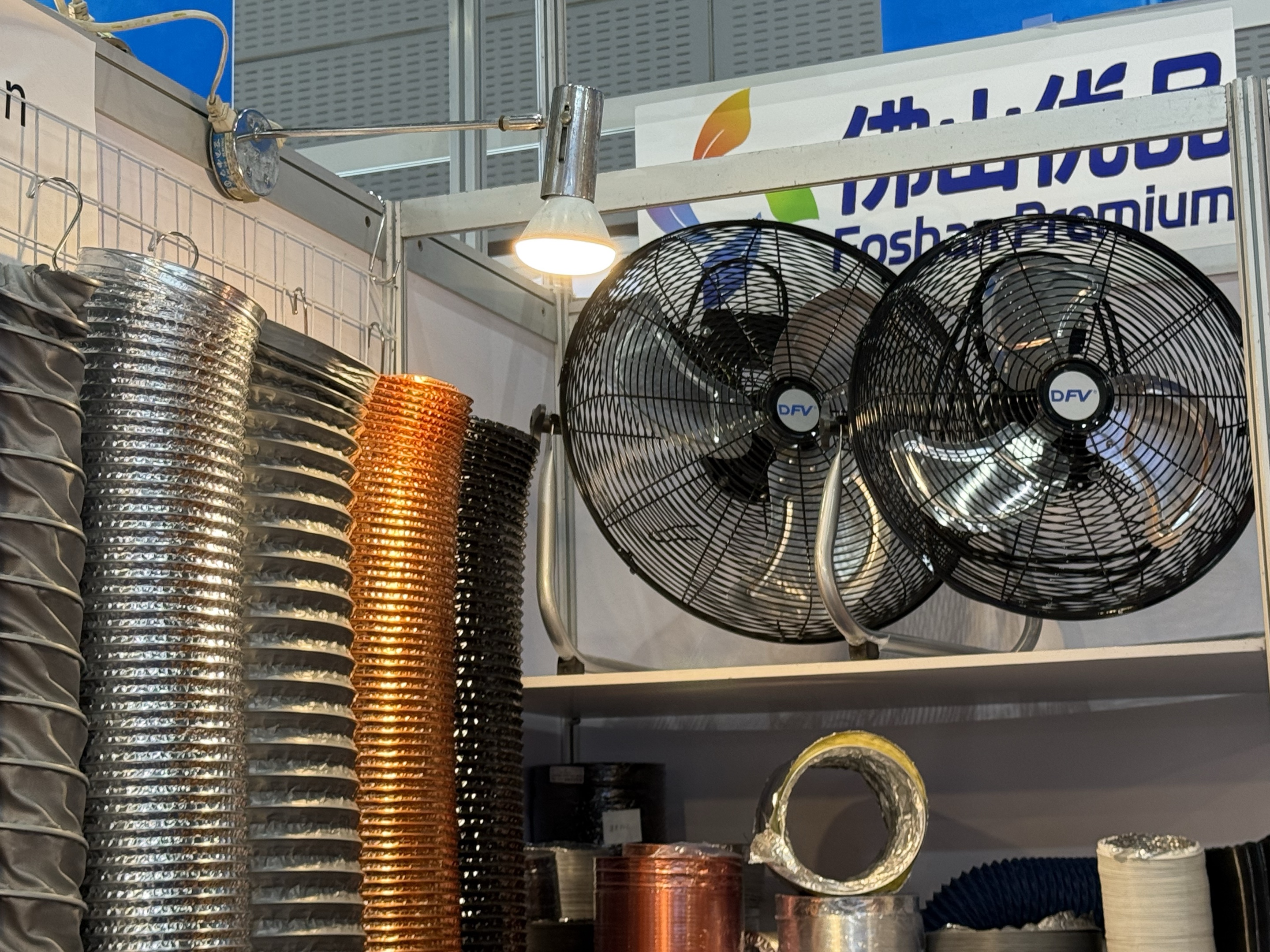 Flexible Luftleitungen und Ventilatoren auf einer separaten Messepräsentation.